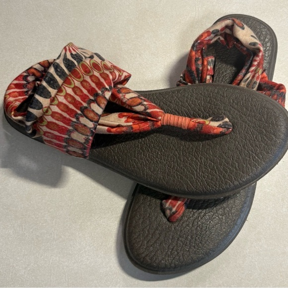 Sanuk size 7 Vibrant Patterned Sandals - Picture 1 of 5